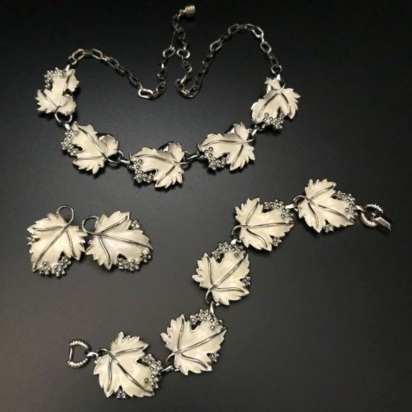 Vintage Sarah Coventry White Grape Vine Leaves Set